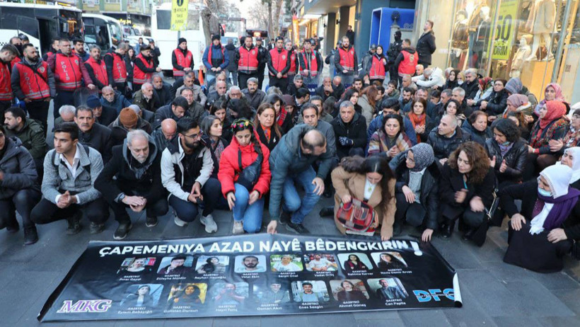 Diyarbakır'da gazeteciler tutuklamaları protesto etti: Halkın sesi olmaya devam edeceğiz - Resim : 6
