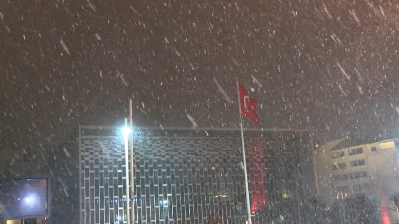 İstanbul'da kar yağışı, gece etkisini gösterdi - Resim : 1