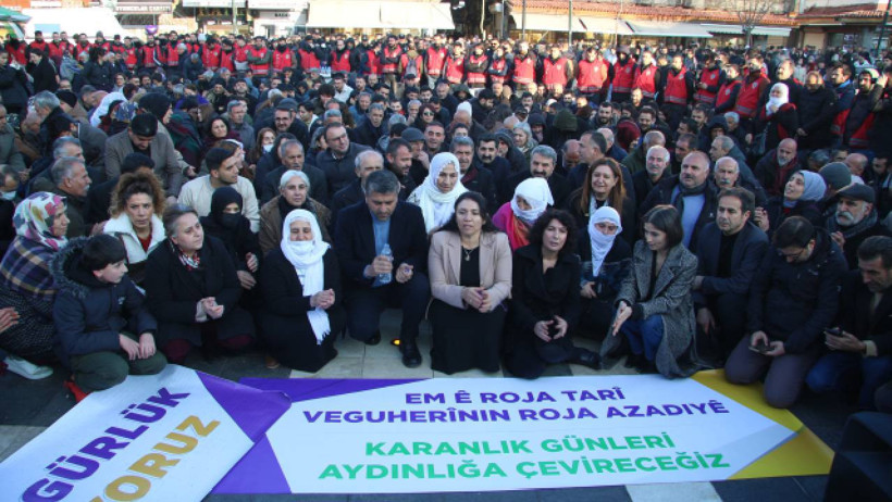 Diyarbakır'da 'Barış ve Özgürlük Yürüyüşü': Kürt sorunu kayyımlarla çözülmez - Resim : 4
