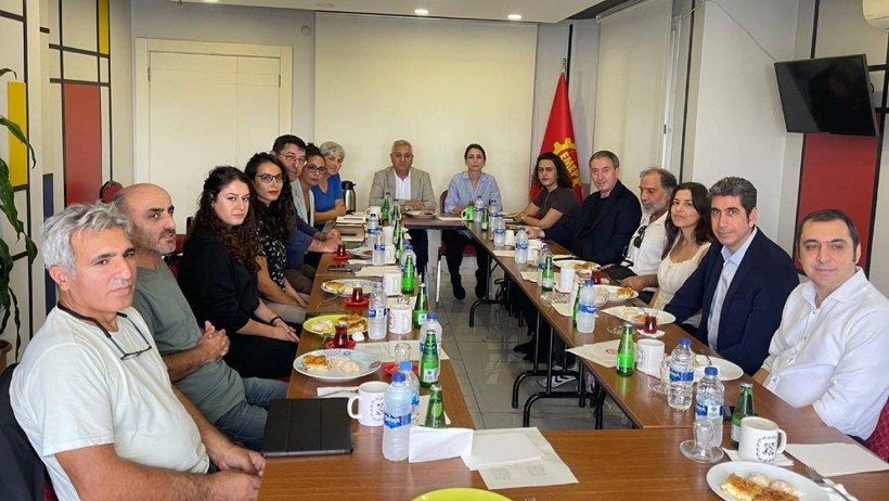 Aralarında DEM Parti ve TİP de var: Birçok siyasi parti temsilcisi İstanbul’da bir araya geldi - Resim : 1