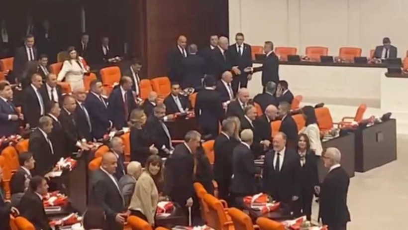 Erdoğan konuşmasının ardından ilk DEM Parti sıralarına gitti - Resim : 1