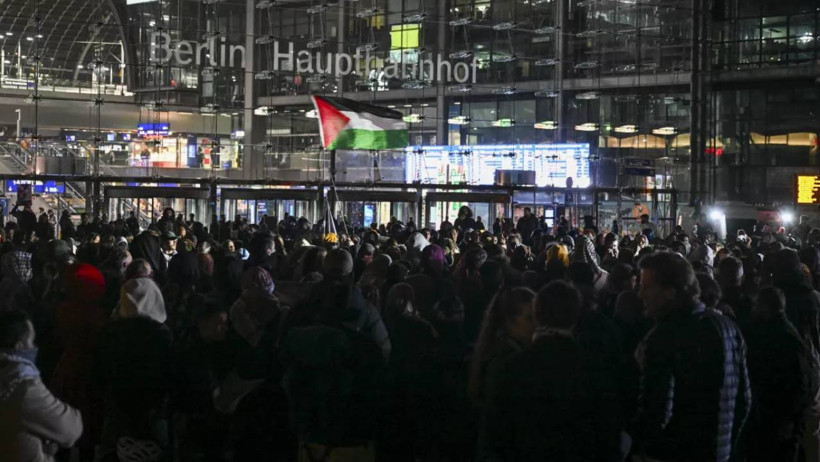 İsrail'in saldırganlığı birçok ülkede protesto edildi - Resim : 2