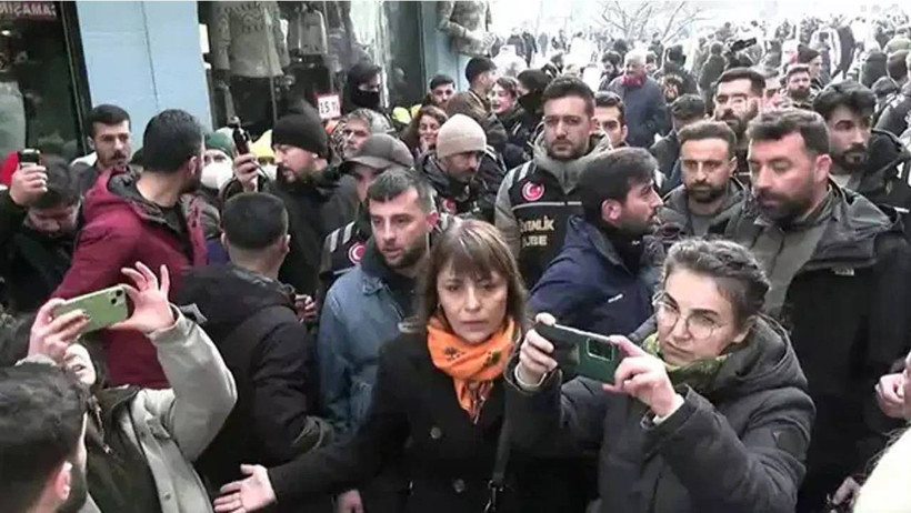 İstanbul'daki Rojava yürüyüşüne polis saldırısı: 70'e yakın gözaltı - Resim : 2