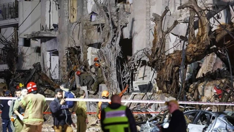 İran'ın Mehran kentinde 11'i asker 22 kişi öldü, 21 kişi yaralandı - Resim : 1