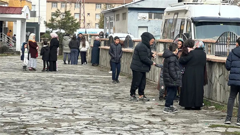 Van'da 5.2 büyüklüğünde deprem: Çevre illerde de hissedildi - Resim : 1