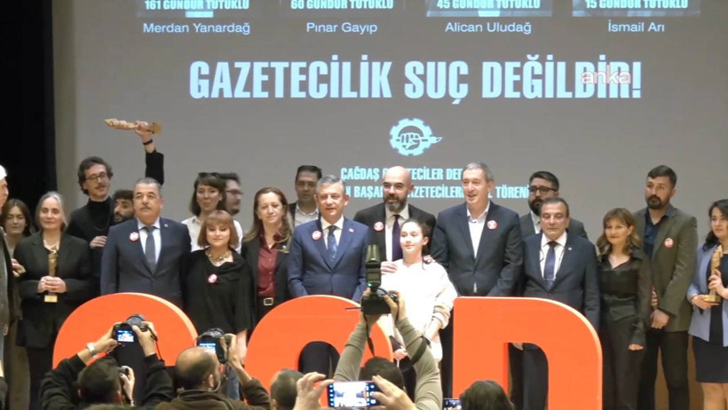 Bakırhan ve Özel ÇGD'nin ödül töreninde konuştu - Resim : 1