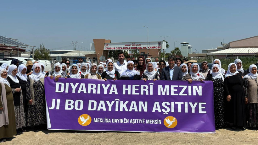 Cezaevleri önünden seslendiler; Barış Anneleri’nden Anneler Günü’nde barış çağrısı - Resim : 1