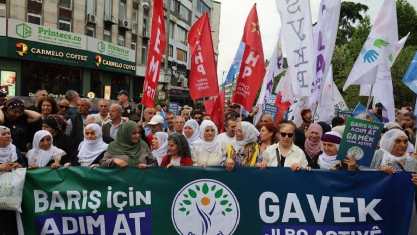 'Barış için adım at' yürüyüşleri... Eş Genel Başkanlar atılması gereken adımları sıraladı: 'Bu adımlar tıkanıklığı giderecektir' - Resim : 3