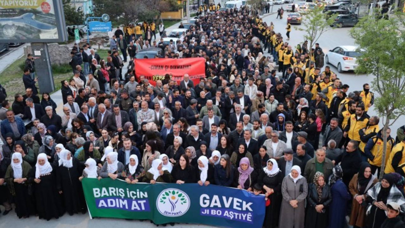 'Barış için adım at' yürüyüşleri... Eş Genel Başkanlar atılması gereken adımları sıraladı: 'Bu adımlar tıkanıklığı giderecektir' - Resim : 4