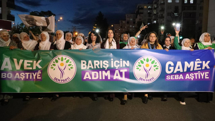 'Barış için adım at' yürüyüşleri... Eş Genel Başkanlar atılması gereken adımları sıraladı: 'Bu adımlar tıkanıklığı giderecektir' - Resim : 2