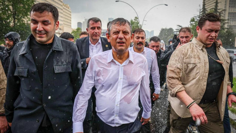 CHP’de kriz günü: Genel Merkez’e polis müdahalesinden Meclis yürüyüşüne bugün neler yaşandı? - Resim : 8