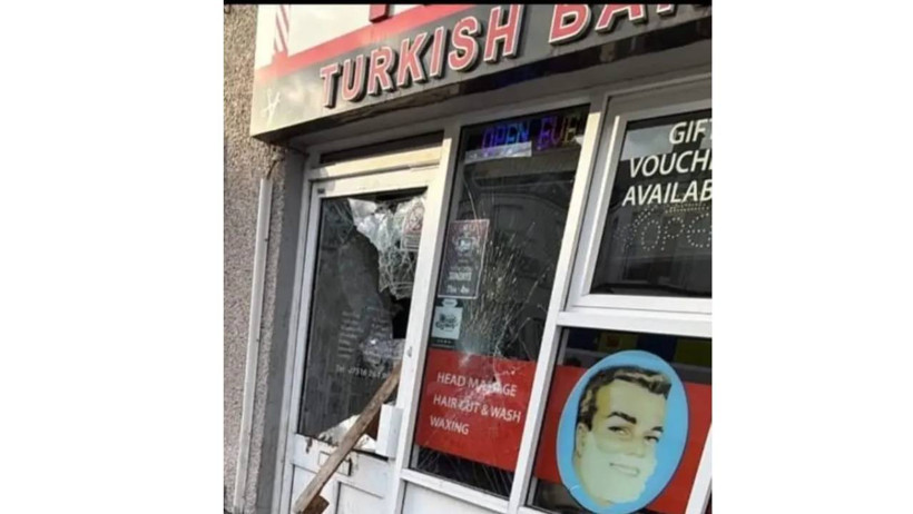 Belfast'ta göçmen karşıtı eylemler; Evler ve araçlar ateşe verildi - Resim : 1