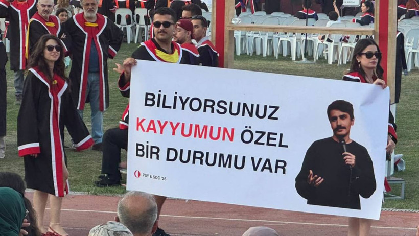 ODTÜ'de mezuniyet törenine yine pankartlar damga vurdu - Resim : 2