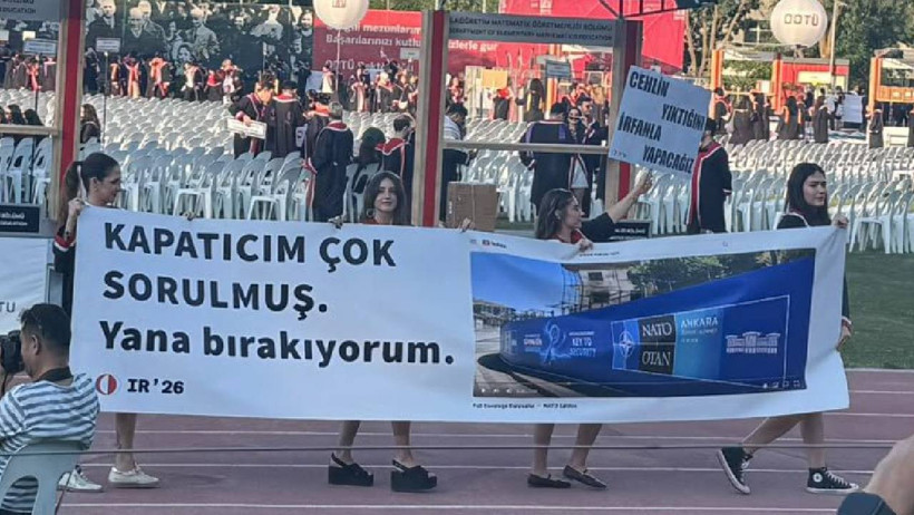 ODTÜ'de mezuniyet törenine yine pankartlar damga vurdu - Resim : 4
