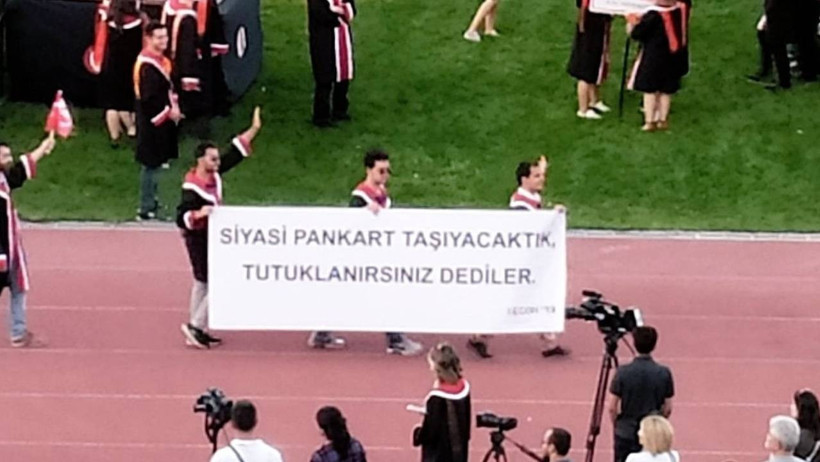 ODTÜ'de mezuniyet törenine yine pankartlar damga vurdu - Resim : 7