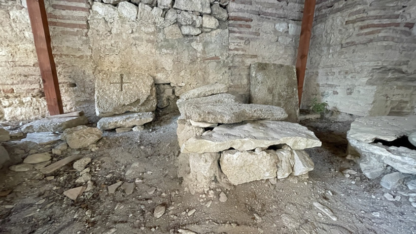18569-balatlar-mezarlar1.jpg