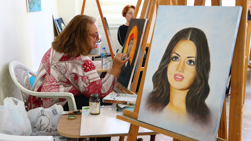 aa-20221030-29297027-29297017-yesilcam-yildizlarinin-bust-ve-resimleri-tekirdagda-sergilenecek.jpg