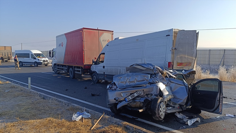 aa-20241210-36439206-36439202-vanda-zincirleme-trafik-kazasi.jpg