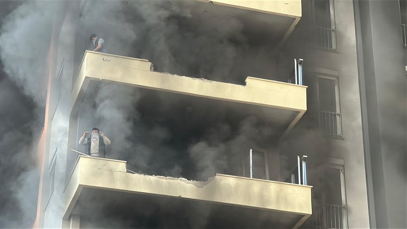 Antalya'da 9 katlı otel inşaatında yangın: Mahsur kalan işçiler kurtarıldı - Resim : 1