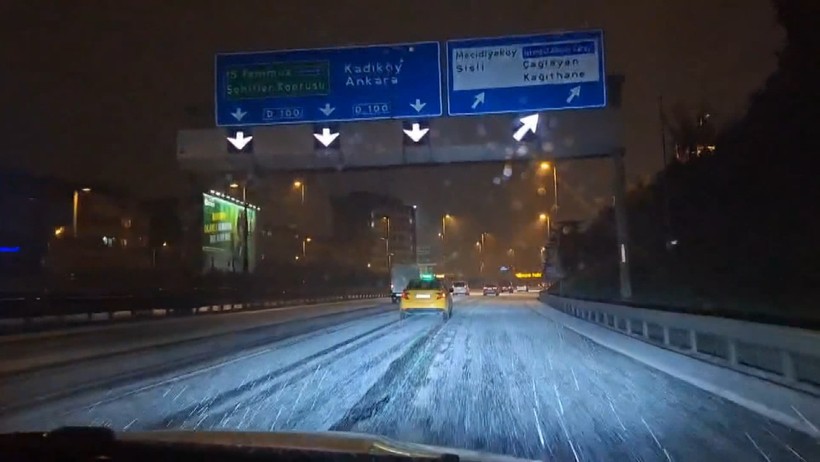 İstanbul'da kar yağışı, gece etkisini gösterdi - Resim : 2