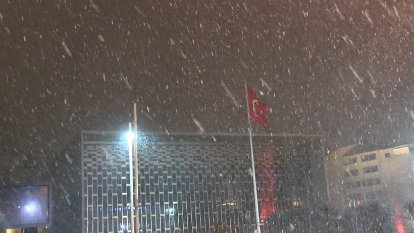 İstanbul'da kar yağışı, gece etkisini gösterdi - Resim : 1