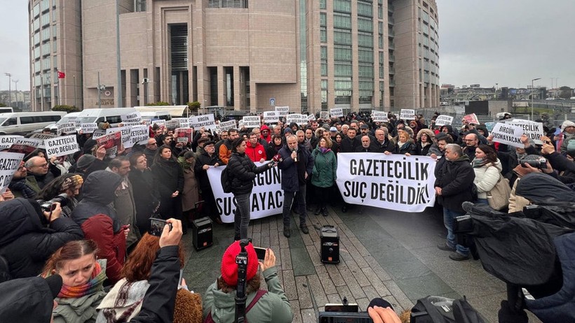 Gözaltına alınan Birgün yöneticileri savcılık ifadelerinin ardından serbest bırakıldı - Resim : 1