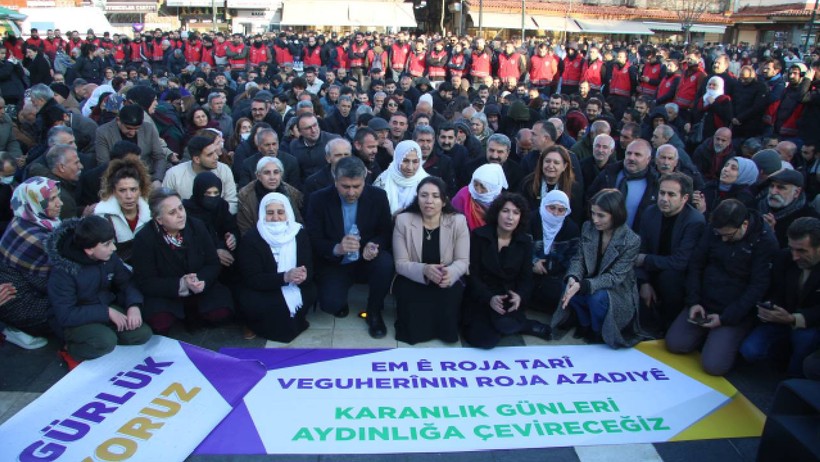 Diyarbakır'da 'Barış ve Özgürlük Yürüyüşü': Kürt sorunu kayyımlarla çözülmez - Resim : 4