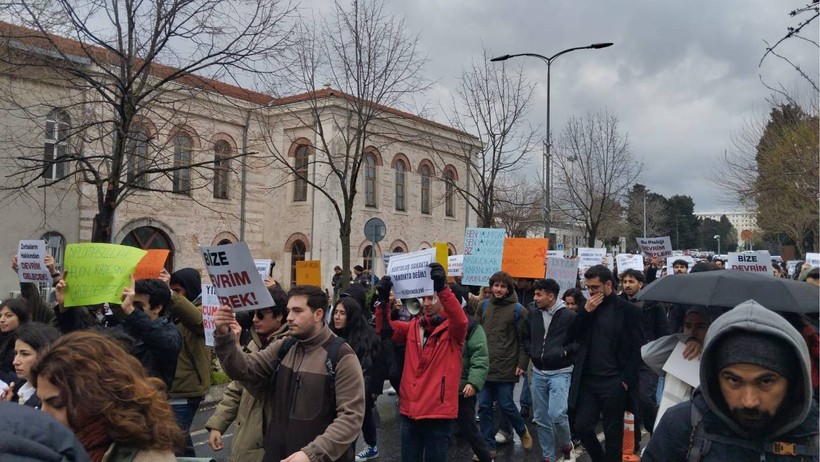Eylemler ikinci gününde: Üniversitelerde öğrenciler ayakta - Resim : 1