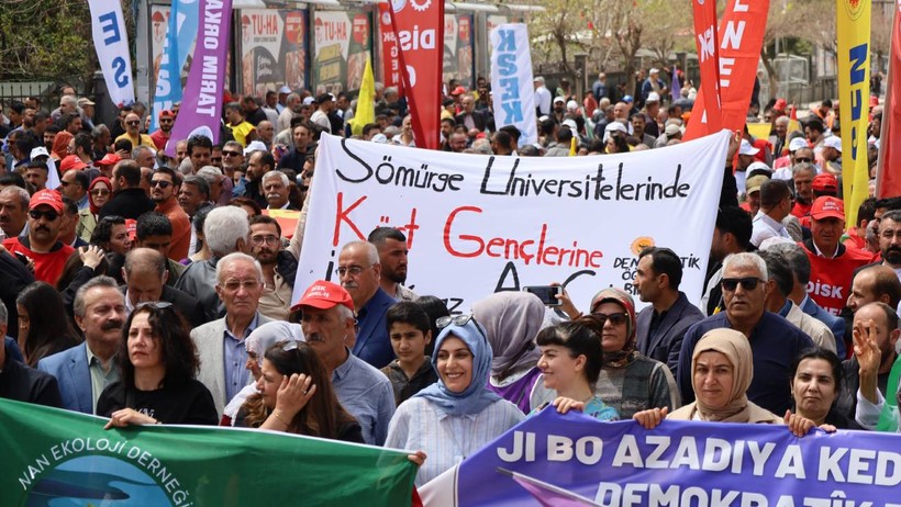 Diyarbakır ve Van'da 1 Mayıs | Bakırhan, Öcalan'ın mesajını paylaştı: Kapitalizm umudumuzu çalıyor - Resim : 1