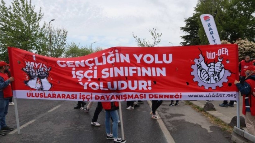 Kadıköy'de 1 Mayıs | Yağmura rağmen binler miting alanında - Resim : 1