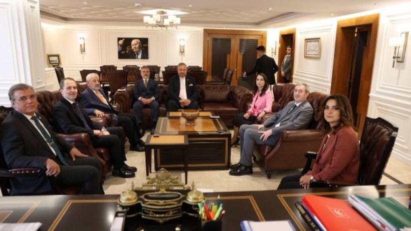 DEM Parti siyasi parti turlarına devam ediyor: DEM Parti heyeti CHP Lideri Özel ile görüştü - Resim : 1
