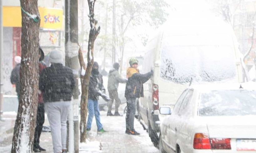 İstanbul'da kar yağışı etkili oldu - Resim : 2