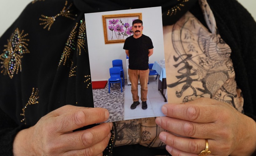 Mahpus kıyafetine 'renk' engeli: 'Beyaz, siyah, kahverengi... Ne renk göndersek vermiyorlar'