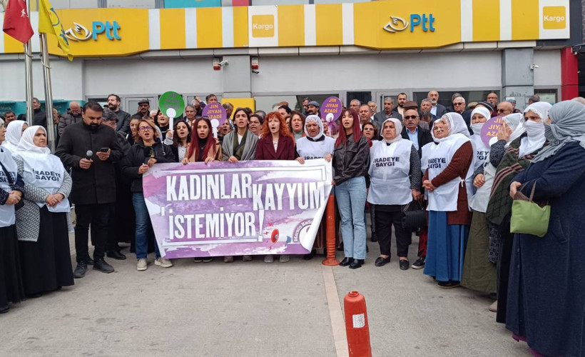 Kadınlar Akdeniz Belediyesi önünde eylemde: 'Kayyım gasptır, meşru değildir'