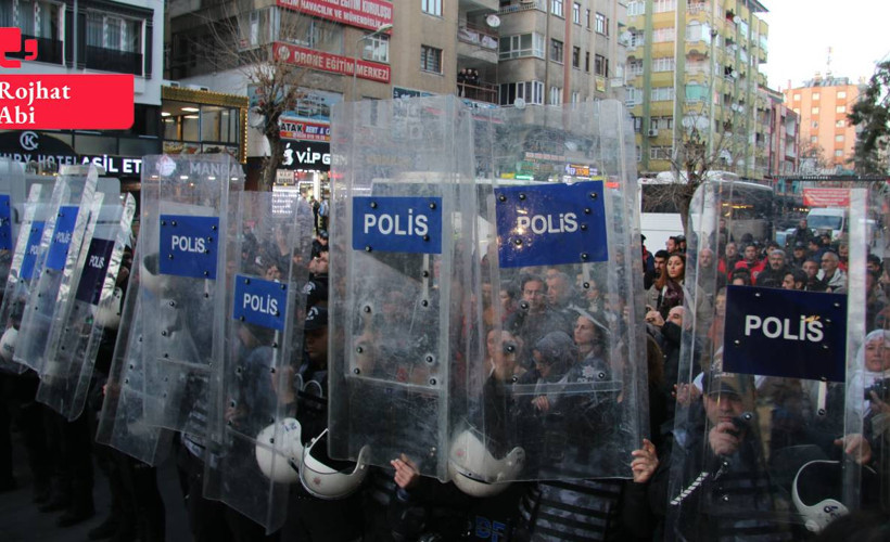 Diyarbakır'da gazeteciler tutuklamaları protesto etti: Halkın sesi olmaya devam edeceğiz
