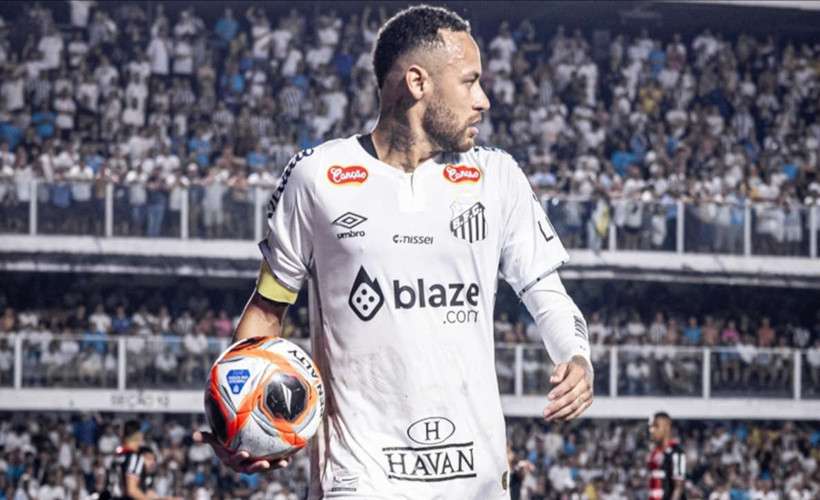 Neymar, Santos formasıyla sahalara geri döndü