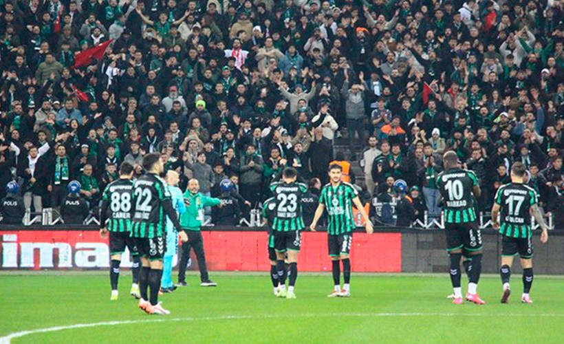 Kocaelispor-Amedspor maçında tribünden düşen taraftar ağır yaralandı