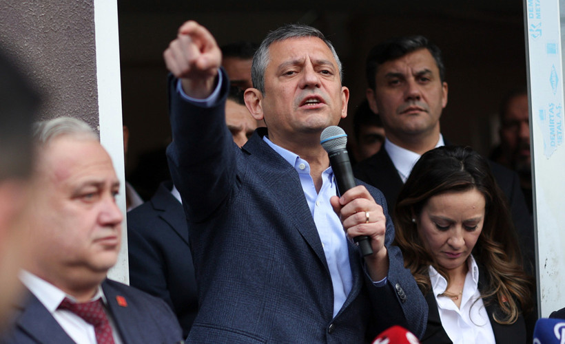 Özgür Özel'den, Ahmet Özer için hazırlanan iddianameye tepki: Seyyar giyotin imzalı bu iddianame siyasi operasyonun ürünüdür