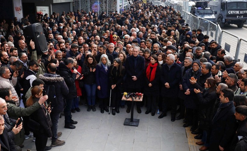 Bakırhan Van'da konuştu: Öcalan, barış için çalışırken beyefendiler kayyım atıyor