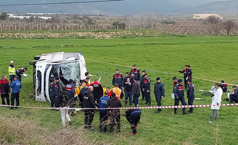 Denizli'de öğrenci servisi kaza yaptı: 2 ölü, 26 yaralı