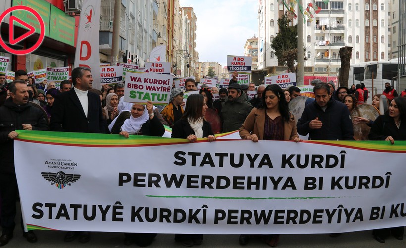 Diyabakır'da Kürtçe'ye statü yürüyüşü: 'Dilimizi her yerde konuşalım'