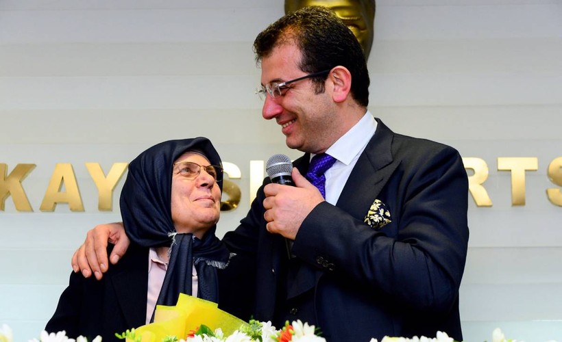 Ekrem İmamoğlu'ndan Anneler Günü paylaşımı: 'Özledim anne'