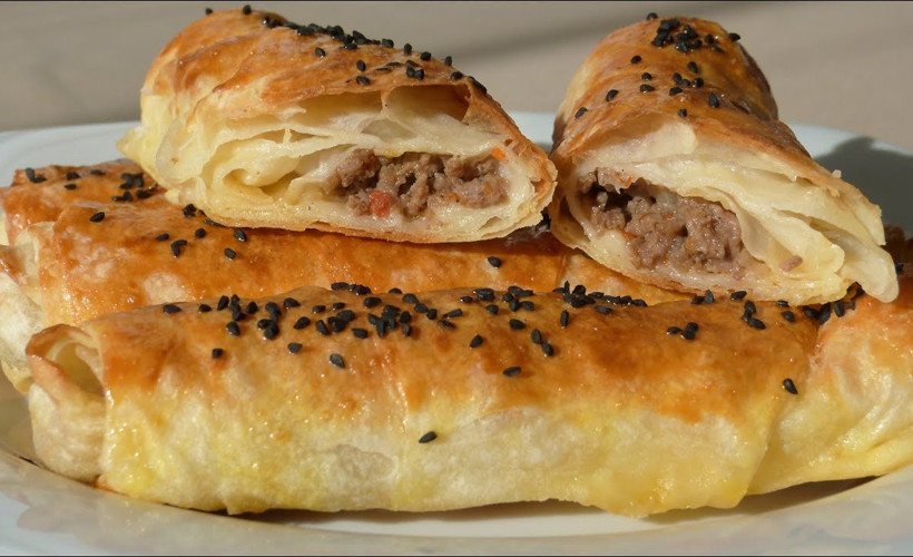 Hazır Yufkayla El Açması Tadında Börek Keyfi! İşte Ağız Sulandıran Kıymalı Börek Tarifi
