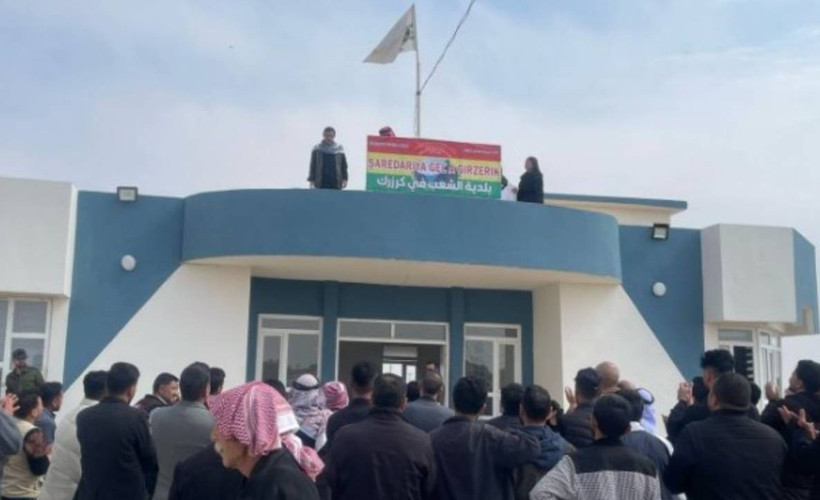 Irak polisi Şengal'de belediye binasına el koydu