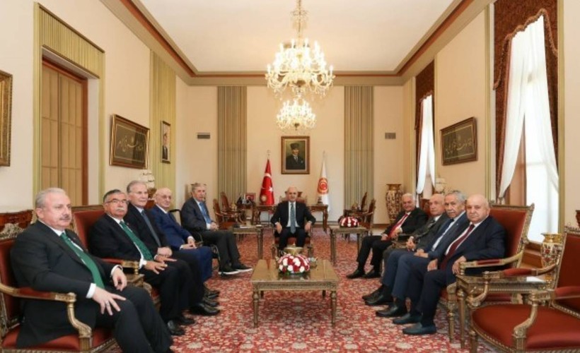 Siyasi partiler Meclis'te kurulacak komisyona dair taslağını Kurtulmuş'a sundu