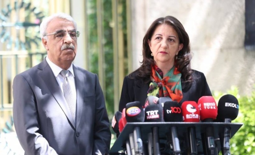 İmralı heyetinden Öcalan ile görüşme sonrası açıklama: 'Öcalan sürecin yeni bir aşamaya geçtiğini vurguladı'