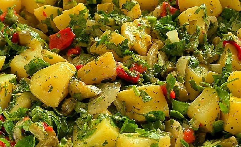 Yunan Usulü Patates Salatası Tarifi: Hafif, Ferah ve Lezzet Dolu