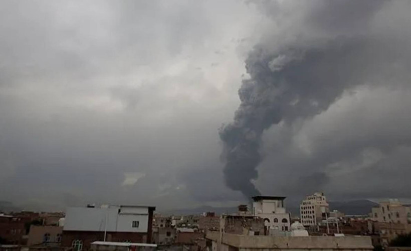 İsrail Yemen'e hava saldırıları düzenledi: Başkanlık Sarayı'nın bulunduğu askeri yerleşke vuruldu