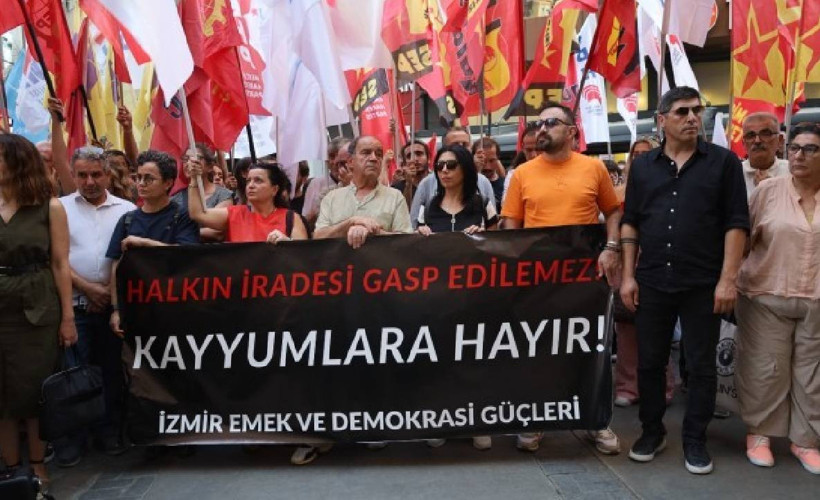 CHP İstanbul İl yönetimine atanan kayyım İzmir'de protesto edildi
