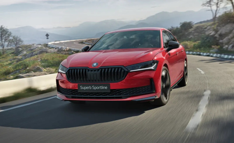 Yeni Skoda Superb Plug-in Hybrid: 150 km Elektrik Menzili, 204 Beygir Güçle Sessiz Devrim!
